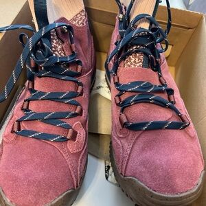 Brand new North Face Back-To-Berkeley Boots size 9.5W